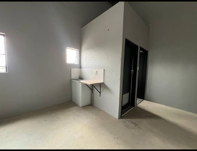 120M² WAREHOUSE TO LET IN FERNDALE